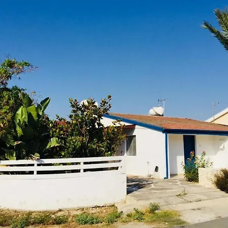 Artist In Dromolaxia Apartment